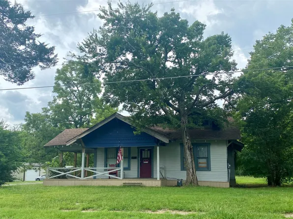 501 Bonham St, Ladonia, TX 75449