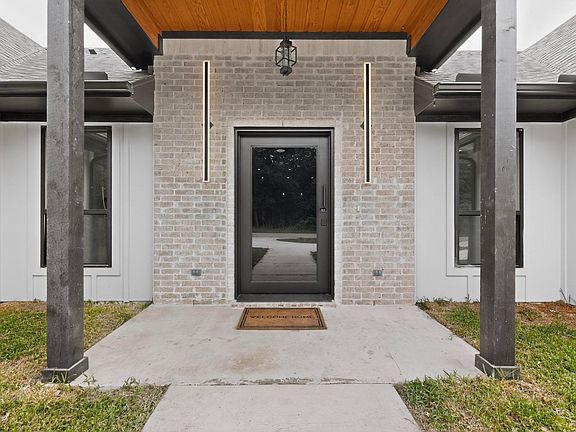 5th image of 404 Luzon St