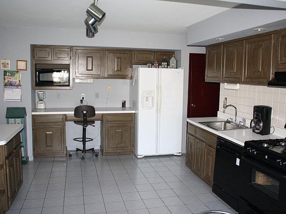 EXPANDED EAT-IN KITCHEN