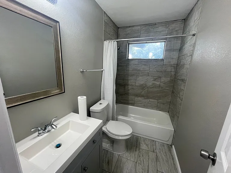 2113 Cloverdale St — Photo 12