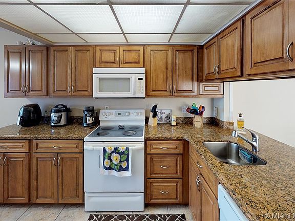 4th image of 15484 SW 85th Ln #117