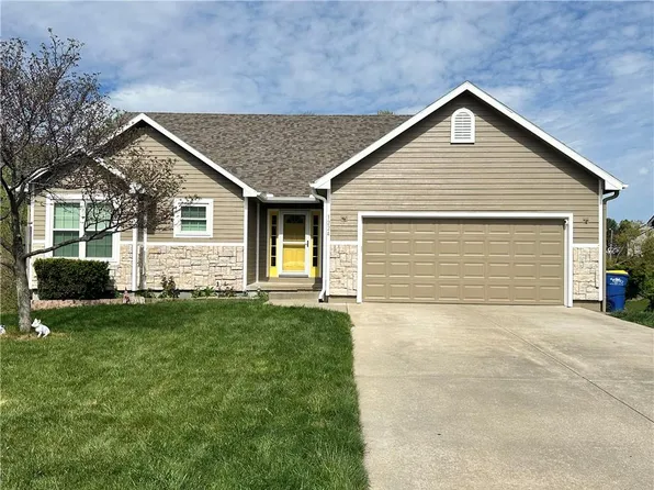 1224 Greenbrier Dr, Eudora, KS 66025