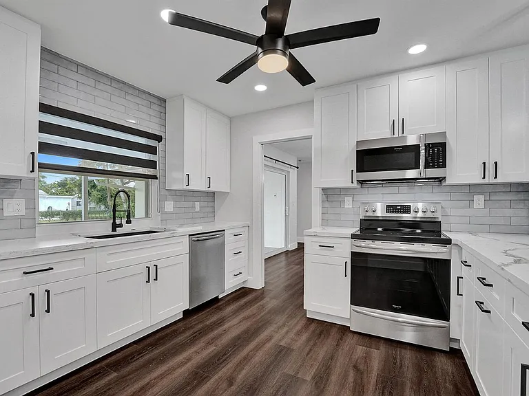 5011 Buchanan St — Photo 25
