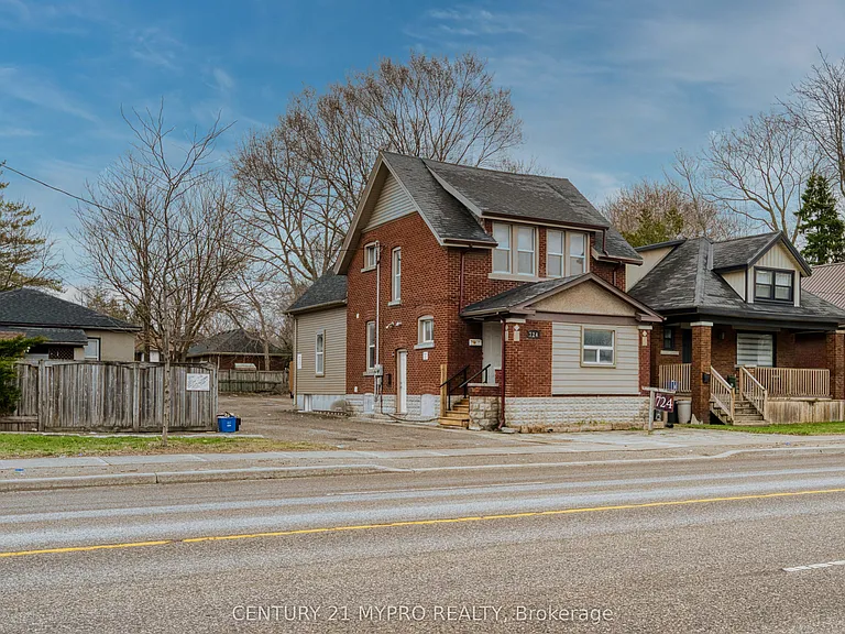 724 Adelaide St N #LOWER — Photo 2