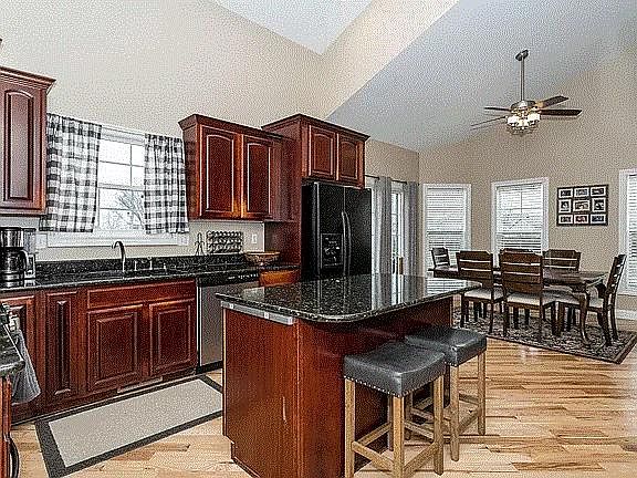 5th image of 2625 Kingston Dr