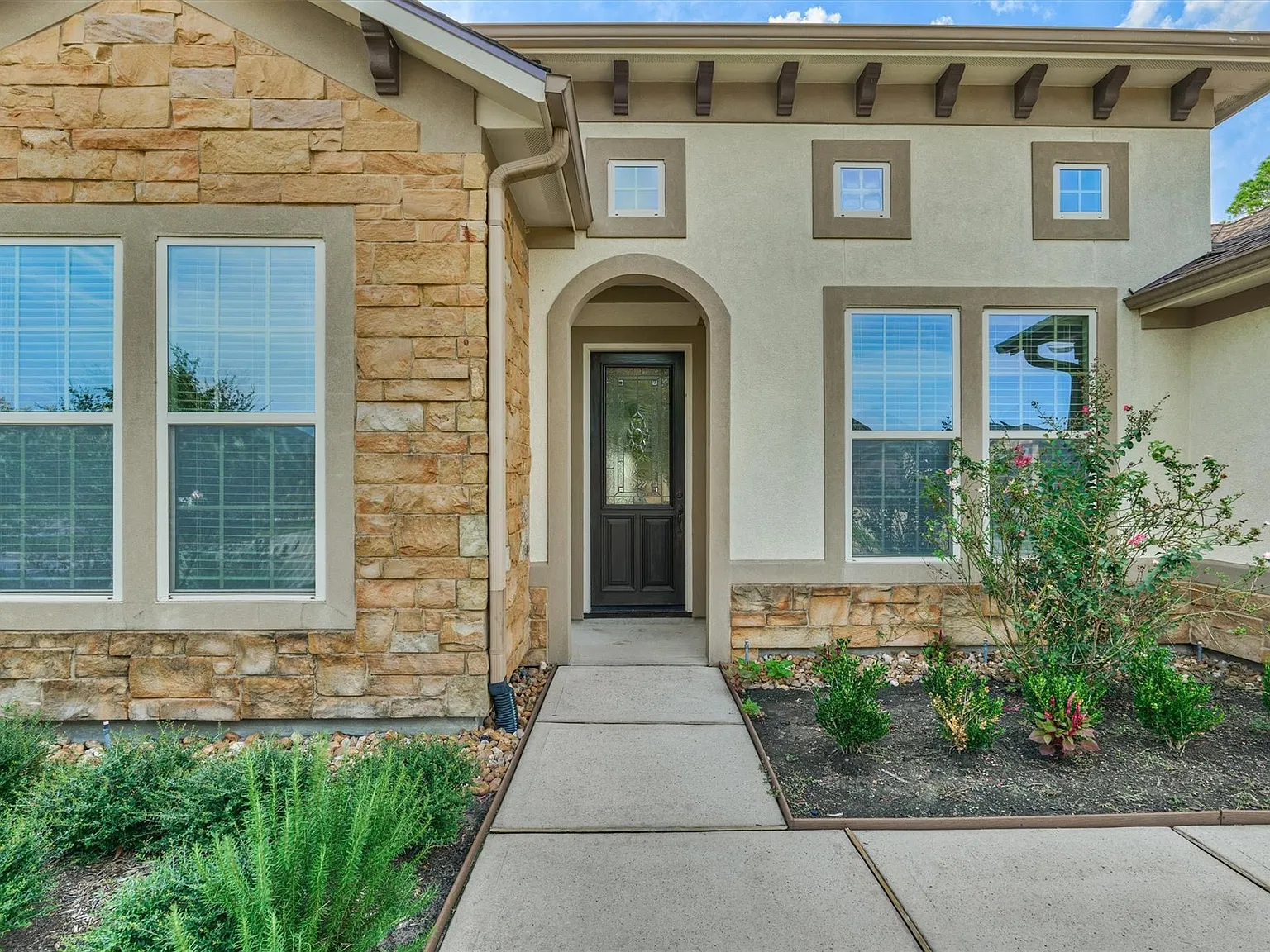 3 bed, 2.5 bath, 2171 sqft, $2,700 — Photo 2