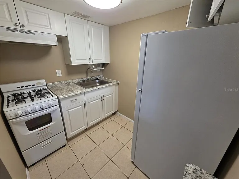 139 Oyster Bay Cir #220 — Photo 12