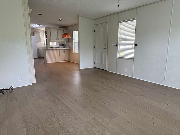4th image of 366 Lake Erie Ln #366