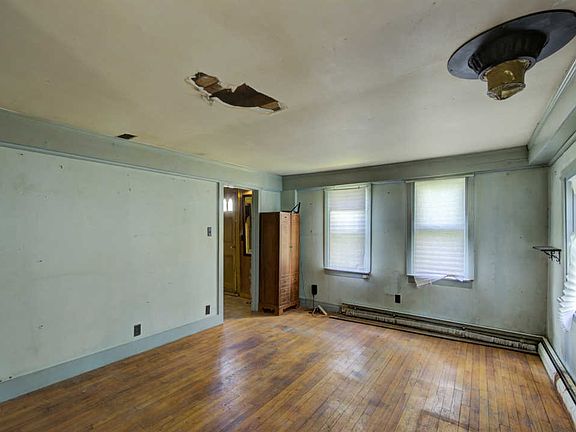 5th image of 406 Frisbee St