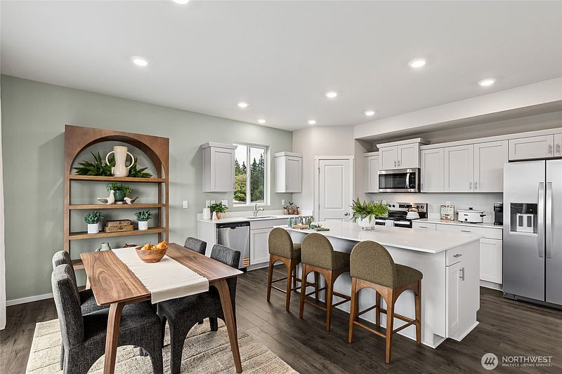 4th image of 586 Hann Street #57