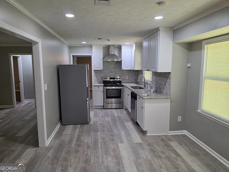 586 Ridge Ave SW — Photo 10