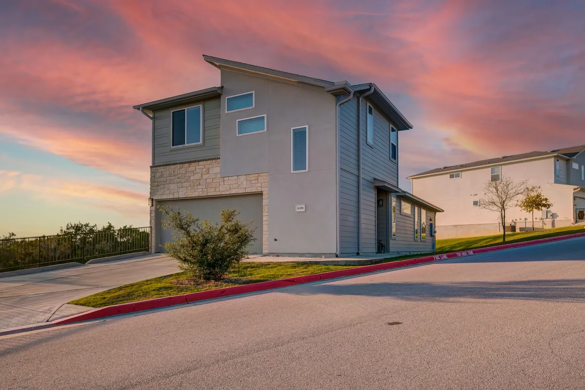 Spacious two car garages - Bee Caves Vistas