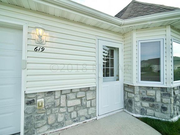 3rd image of 619 11th Ave N