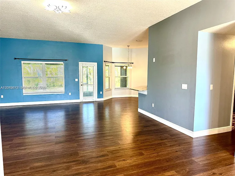 4900 NW Ironton Ave — Photo 4