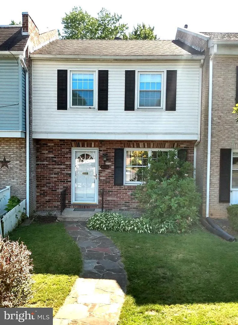 804 Woodlawn Cir photo 1
