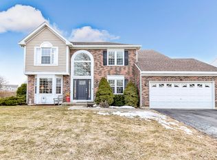 71 Mohawk St, Cary, IL 60013