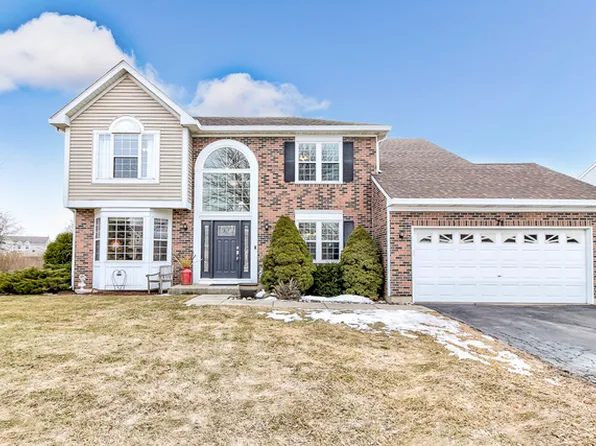 71 Mohawk St, Cary, IL 60013