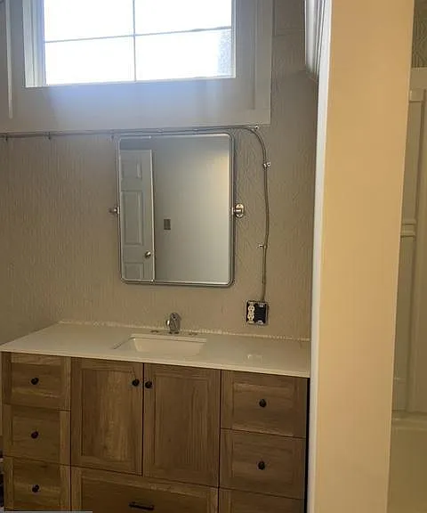 19 E Main St #4 — Photo 9