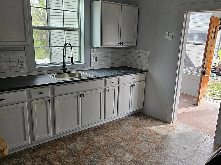 508 Allen Ave — Photo 2