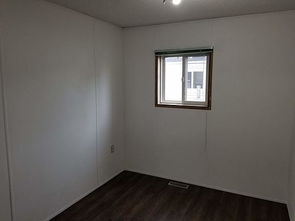 4th image of 227 Skogg Ave