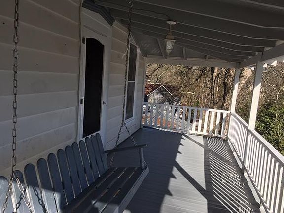 3rd image of 300 Robertson Ave