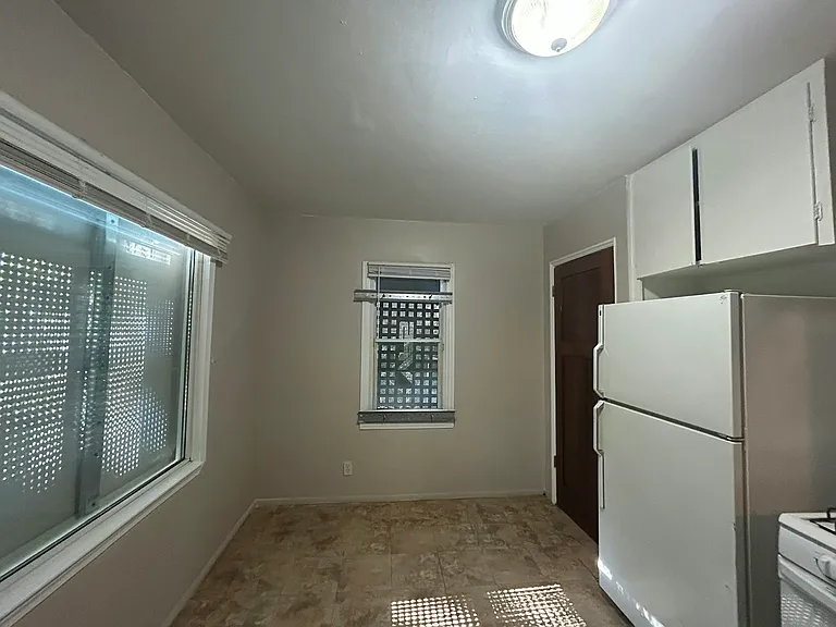 19313 Stahelin Ave — Photo 4
