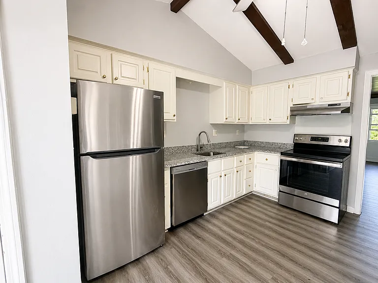 22 Jefferson St #D — Photo 2