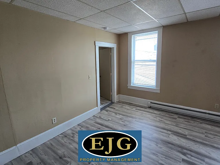 50 Main St #8 — Photo 8