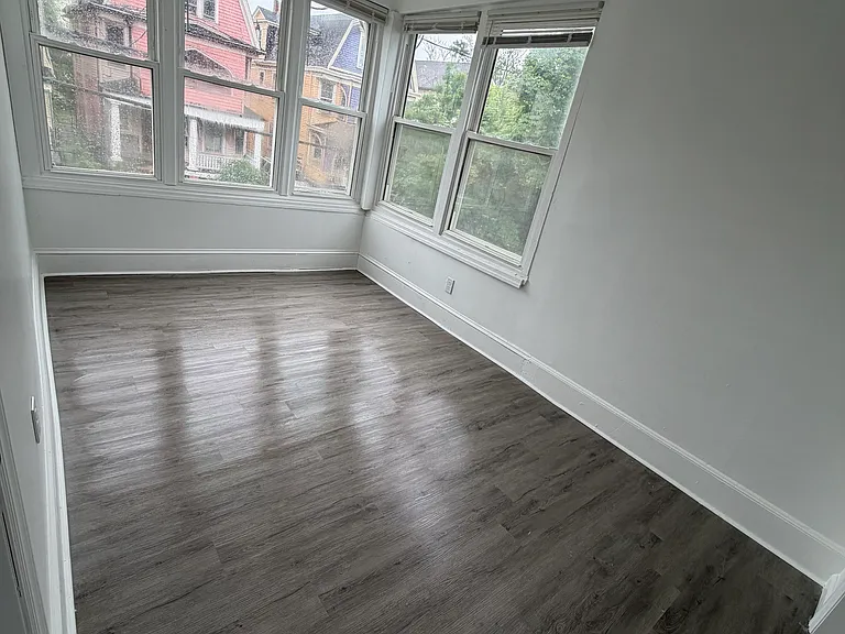 913 S 19th St — Photo 16