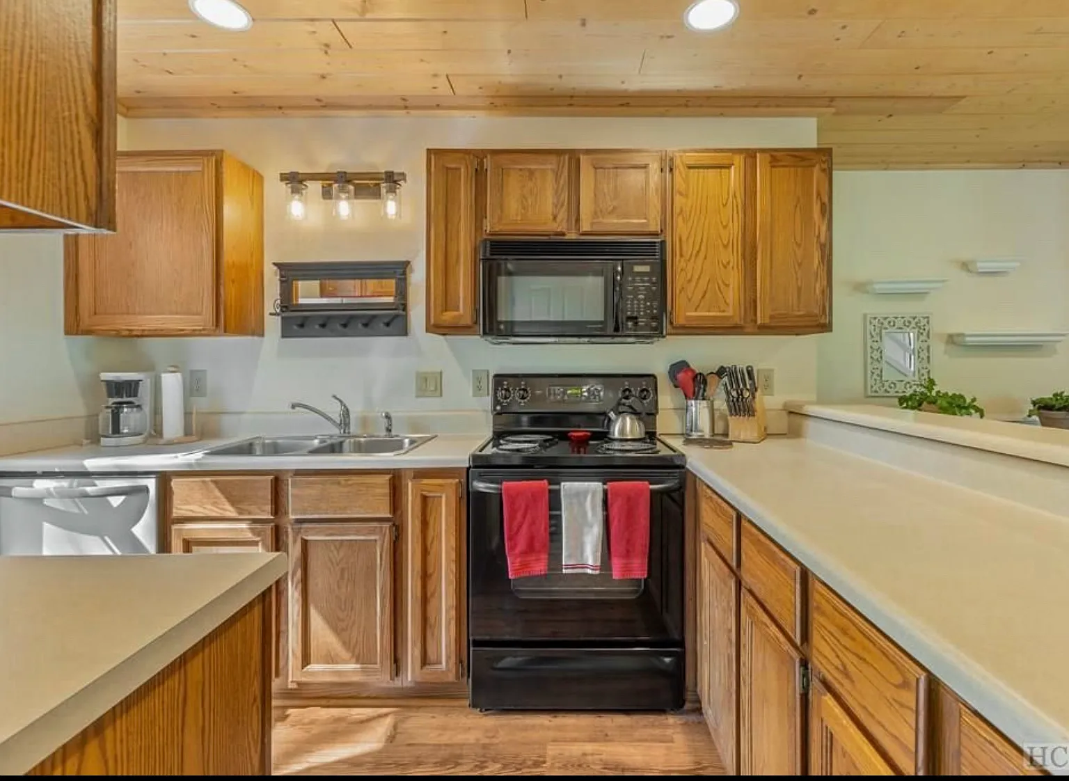 2 bed, 2.5 bath, $2,200 — Photo 3