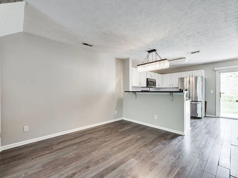 209 Shadow Glen Dr — Photo 11
