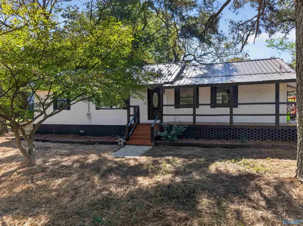 25 West St, Crossville, AL 35962