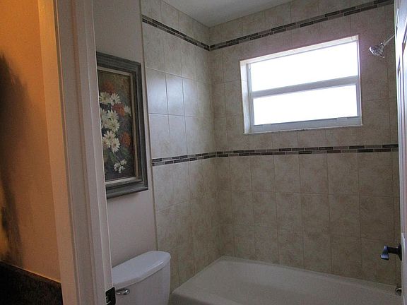 4th image of 1272 Club Dr W APT D