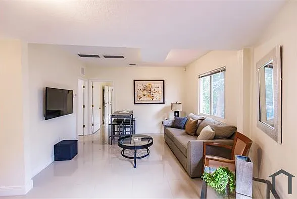 518 SW 15th Ave #2 — Photo 1