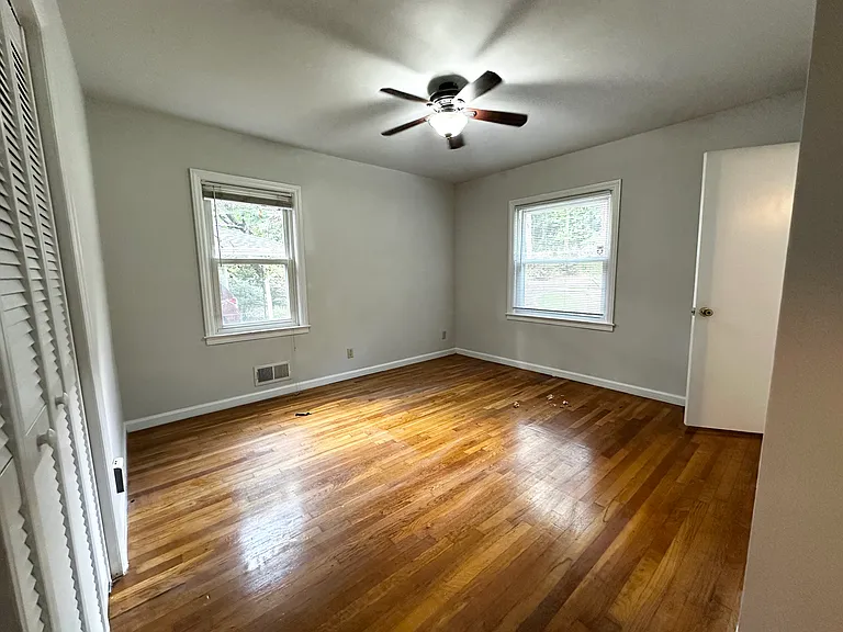 538 N Superior Ave — Photo 32