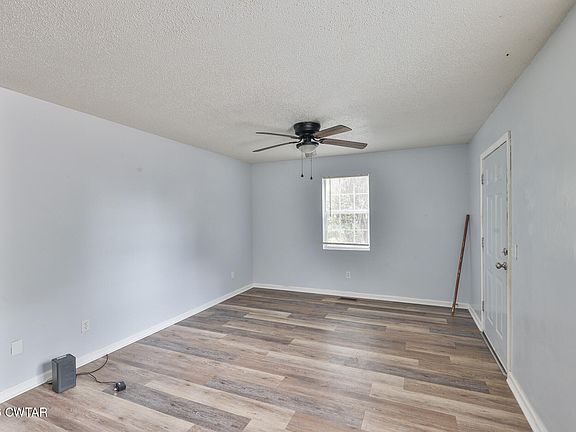 4th image of 136 Valley View Rd