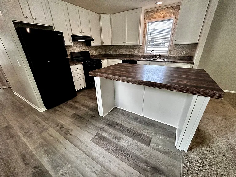 Hickory Knoll — Photo 38