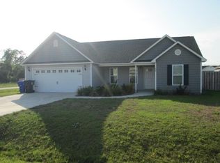 408 Ridgeway Ln, Holly Ridge, NC 28445