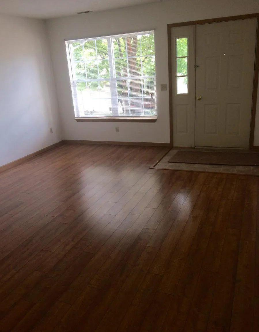 2 bed, 1.5 bath, 1000 sqft, $1,241 — Photo 2