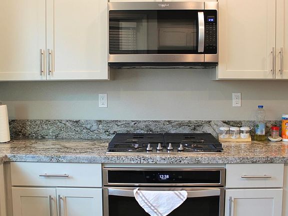 3rd image of 1016 Bellante Ln