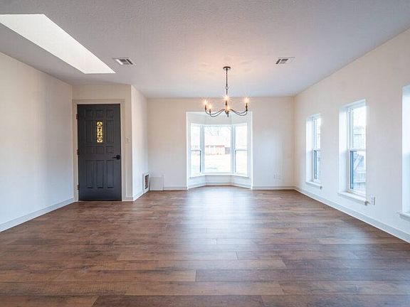 4th image of 118 Saunier Way