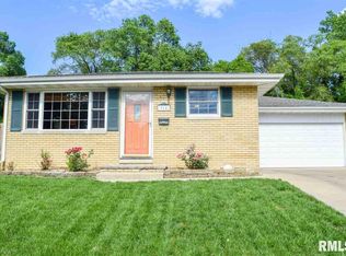 314 Parkway Ln, Pekin, IL 61554