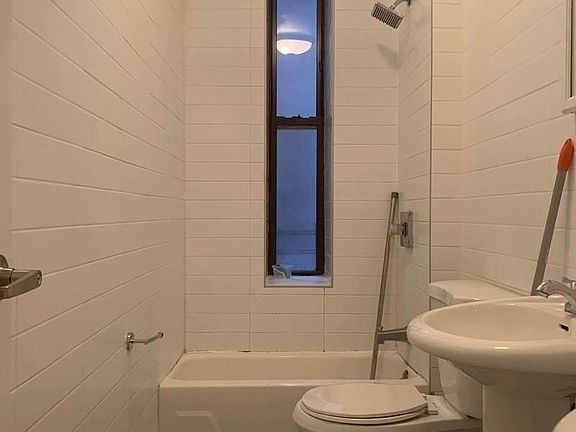 5th image of 3 W 108th St APT 4B