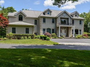 1 Waverly Rd, Old Westbury, NY 11568