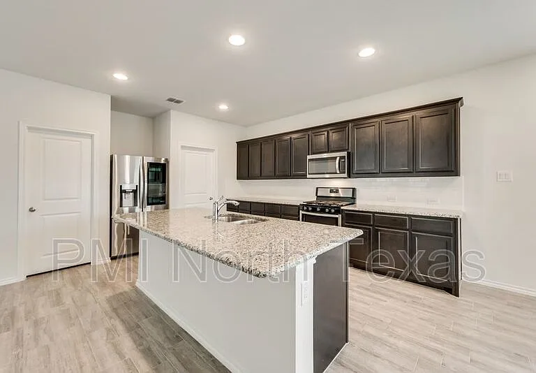 1713 Wayne Ln — Photo 9
