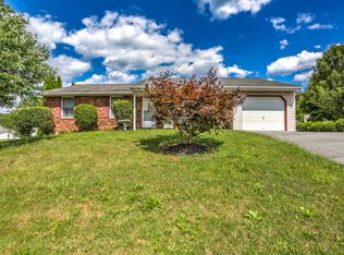 9 Spring House Ln, Denver, PA 17517