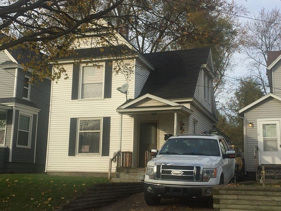 2nd image of 115 Sweet St NE