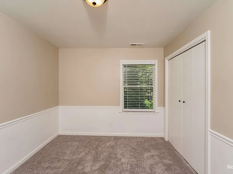 753 Vaughn Cir — Photo 7