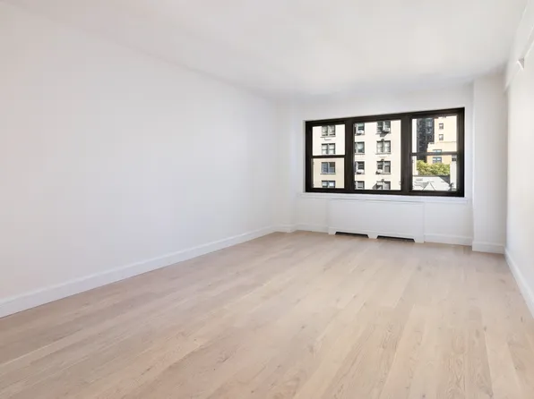 11 Riverside Drive image 1 of 7