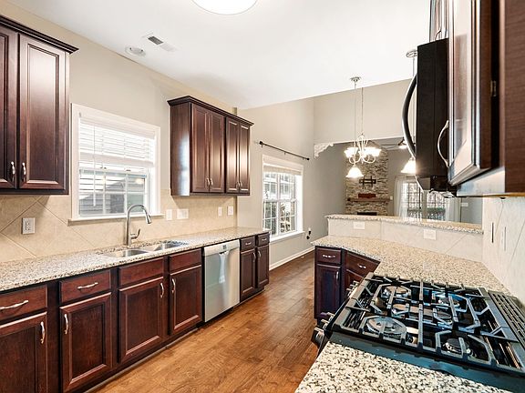 5th image of 127 Cypress Hill Ln